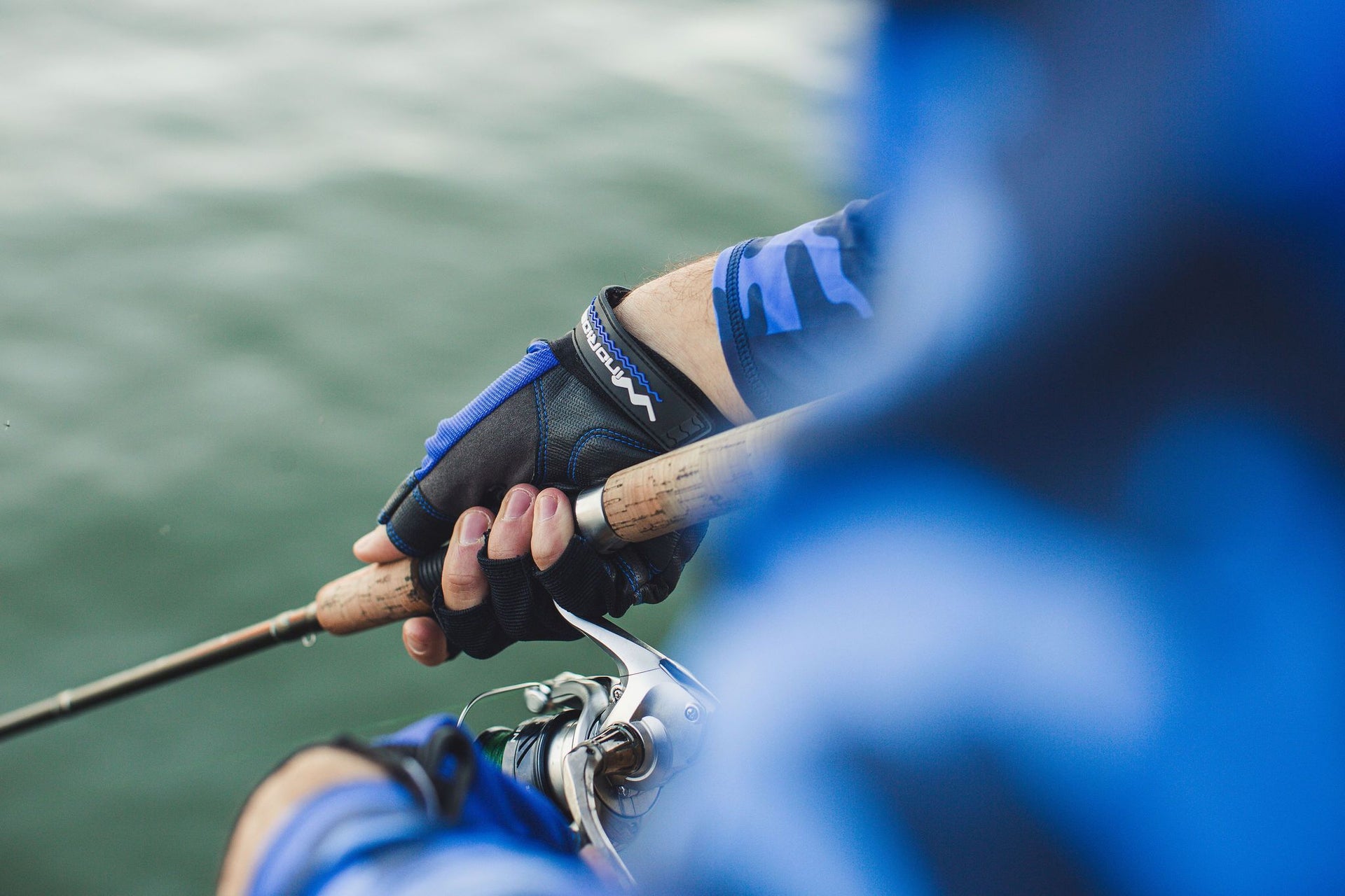 Professional Fishing Gloves Full Finger Waterproof Cut Resistant